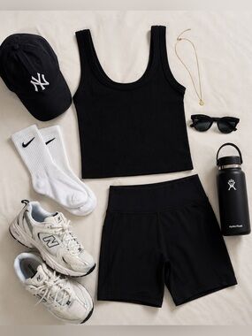 Dynamic Ribbed Black Crop Top One Size Stretch Athleisure Tank Minimalist